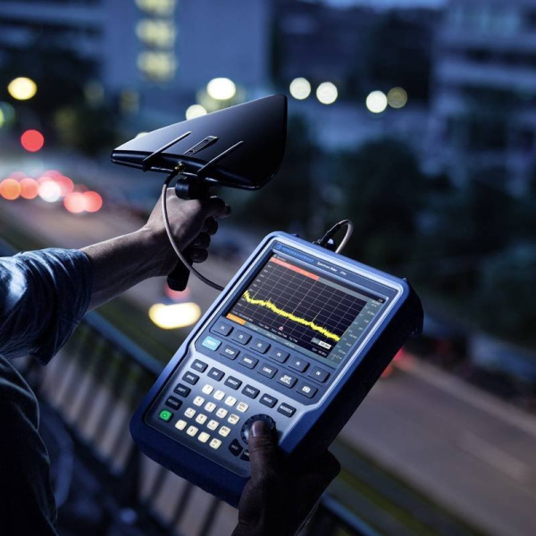 Портативный анализатор спектра Rohde Schwarz Spectrum Rider FPH купить по низкой цене | МАКСПРОФИТ
